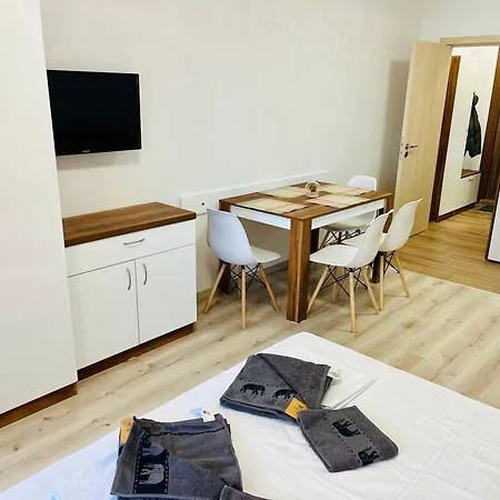 Apartment студиа тутхон